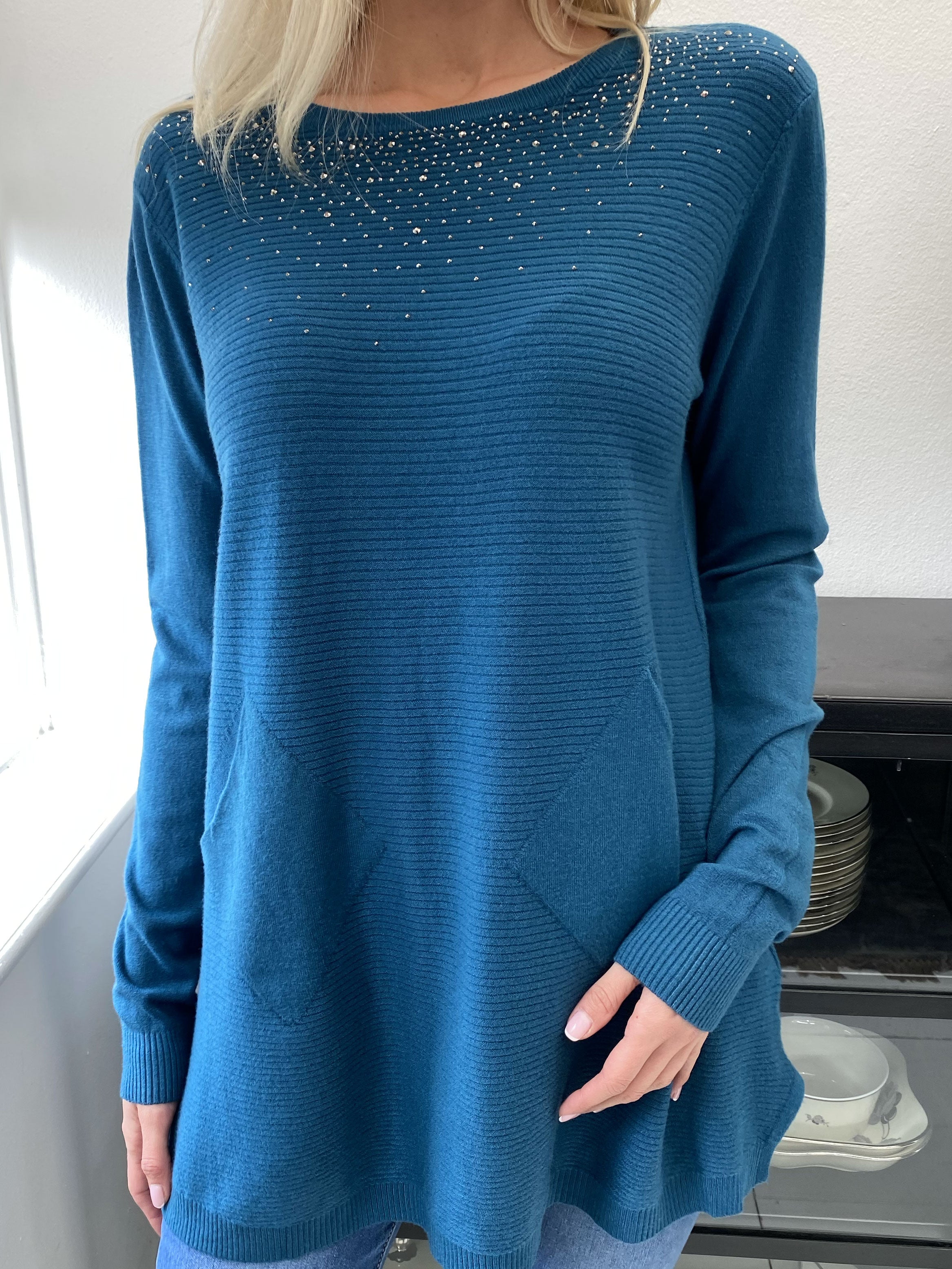 Vendela - Mycket mjuk stickad blus med strass